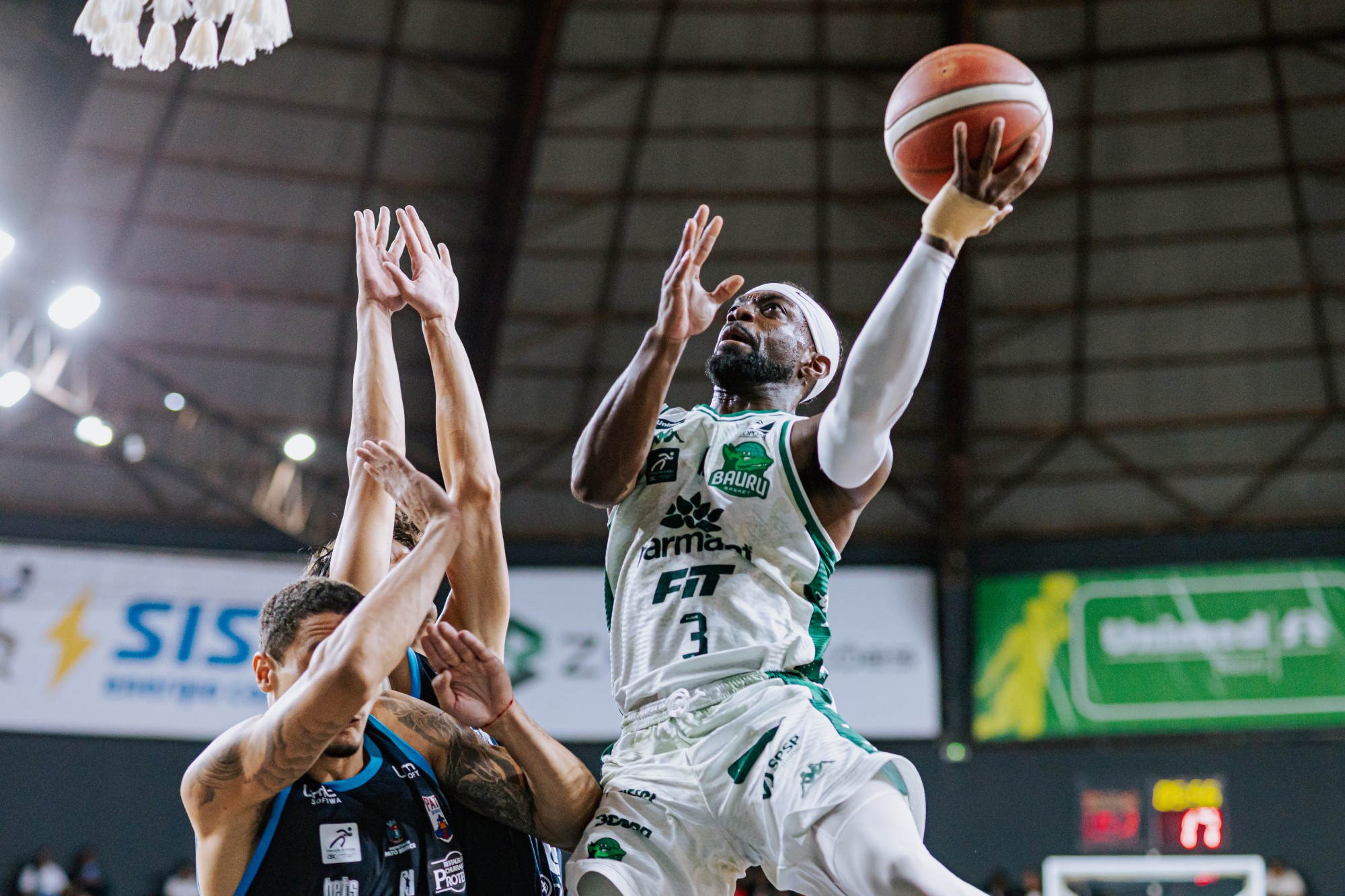 Bauru vence o Pato e engata a segunda vitória consecutiva no NBB