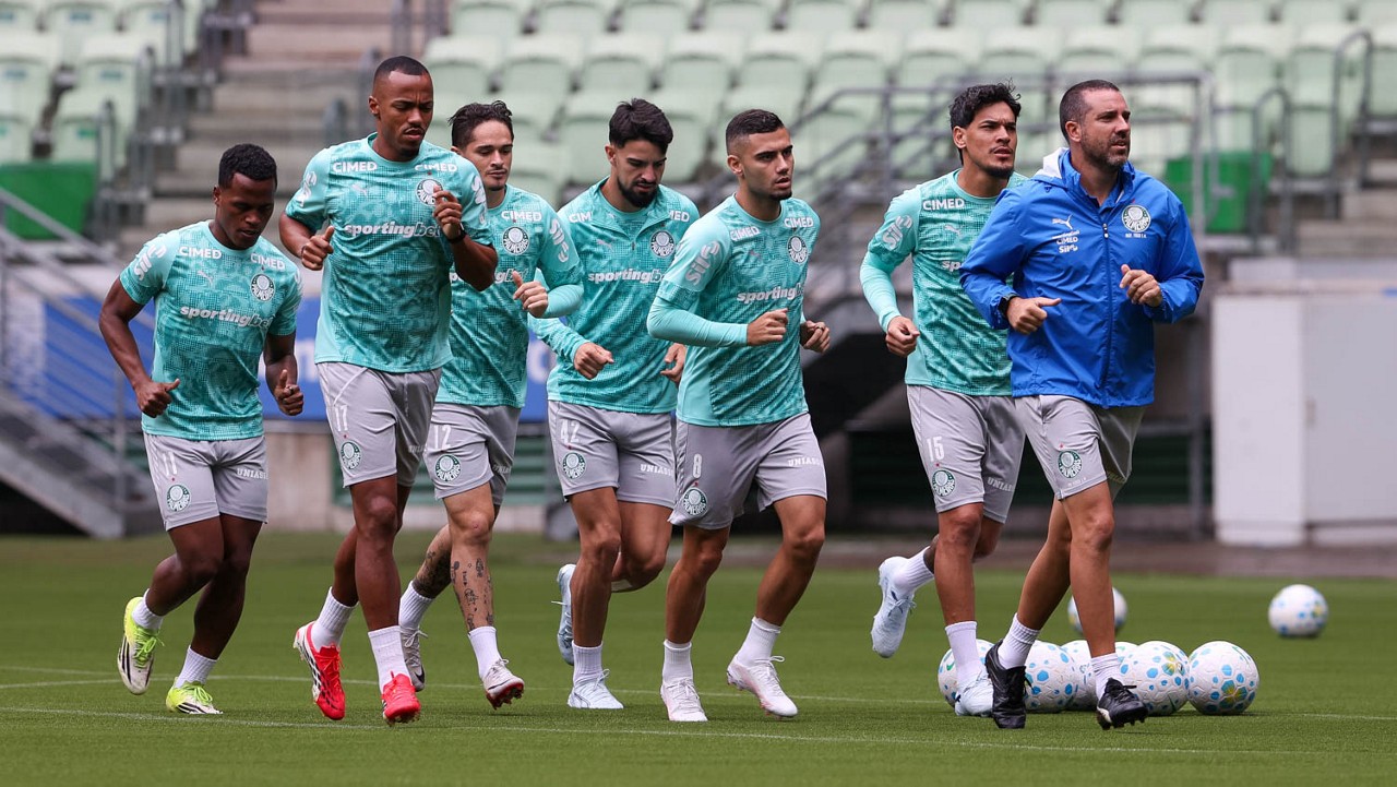 Palmeiras treina no Allianz Parque e faz primeiro reconhecimento de campo após troca do gramado