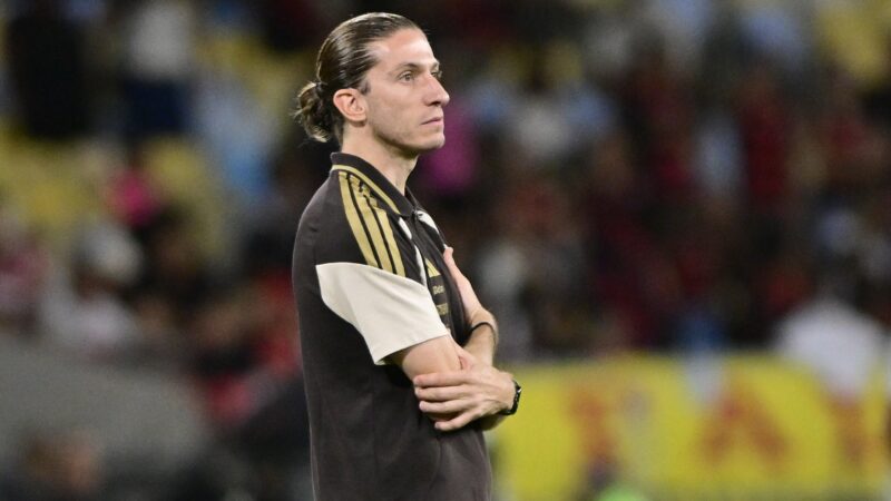 Filipe Luís vê posição ideal para Paquetá no Flamengo e comenta protesto da torcida: “Tem razão”