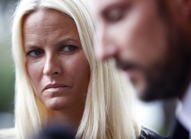 Princesa herdeira da Noruega diz ter sido ‘manipulada e enganada’ por Jeffrey Epstein