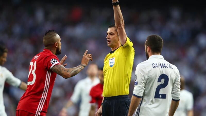 Vidal diz que se sentiu roubado pelo Real Madrid na Champions: “Por isso inventaram o VAR depois”