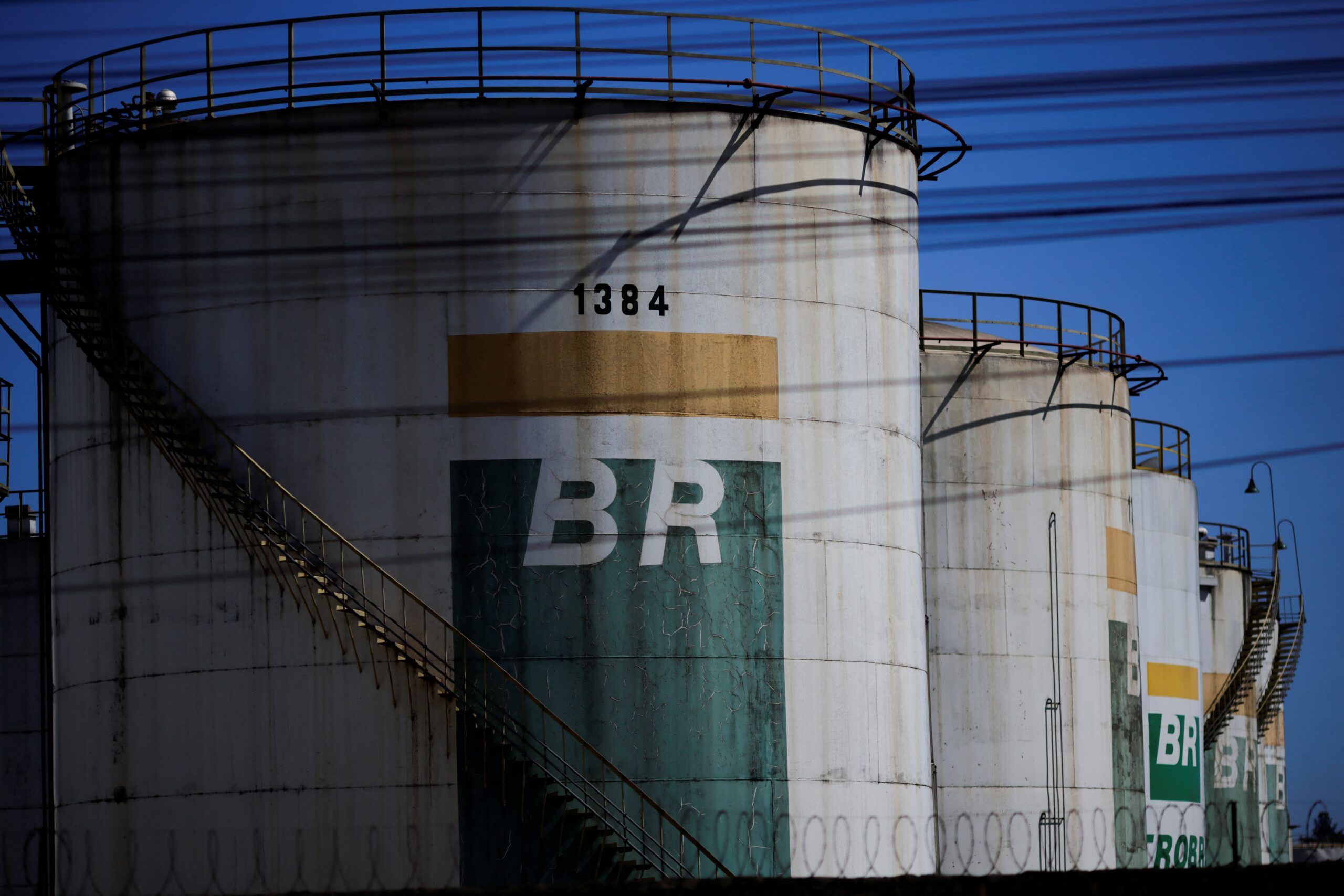 Petrobras prevê alta de R$ 0,06 no litro do diesel puro para o consumidor após reajuste