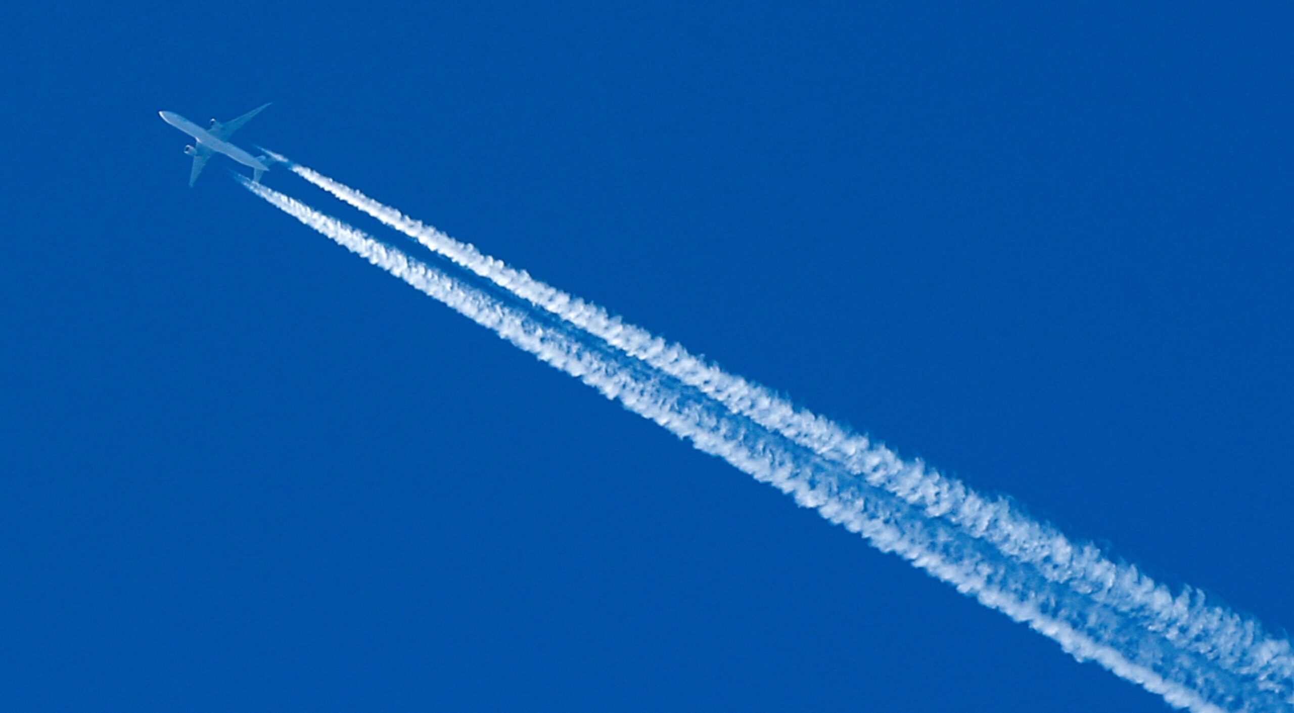 Indústria, varejo e turismo: entenda como a guerra no Irã está transformando os negócios globais