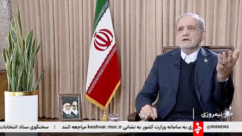 Presidente do Irã desafia as exigências dos EUA ao mesmo tempo em que pede desculpas pelos ataques a países vizinhos