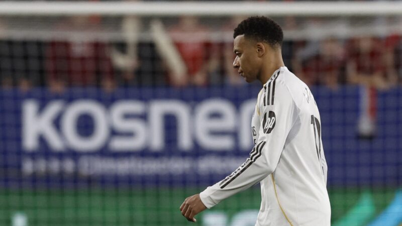 Mbappé volta à Espanha com diagnóstico de lesão e tentará ficar disponível para o jogo contra o City