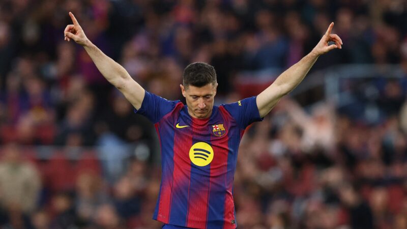 Lewandowski diz que não tem pressa para decidir futuro no Barcelona: “Não estou estressado”