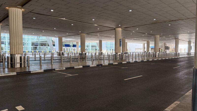 Guerra entre EUA, Israel e Irã fecha aeroportos no Oriente Médio; aeroporto de Dubai amanhece vazio