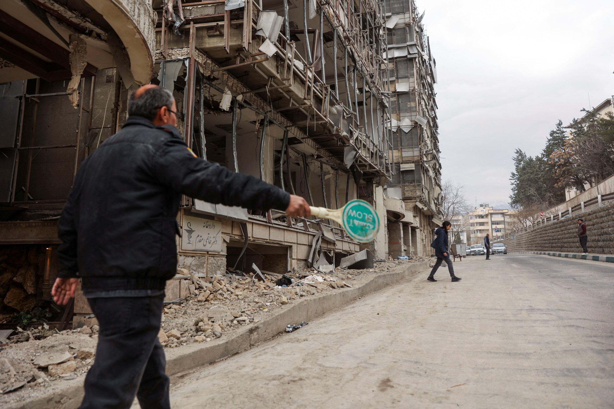 ‘Minhas pernas paralisaram’, ‘Pessoas correndo’, ‘Medo de estar aqui’: brasileiros relatam insegurança após ataques entre EUA, Israel e Irã