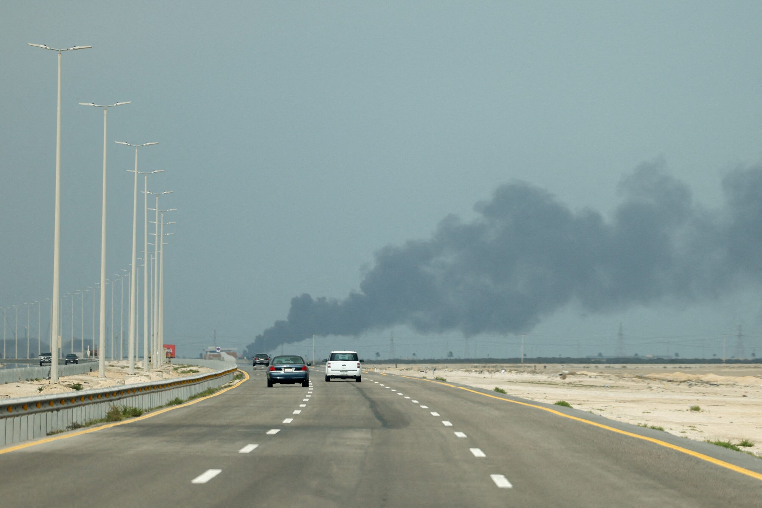 Embaixada dos EUA na Arábia Saudita é atingida por dois drones; país recomenda que americanos busquem abrigo