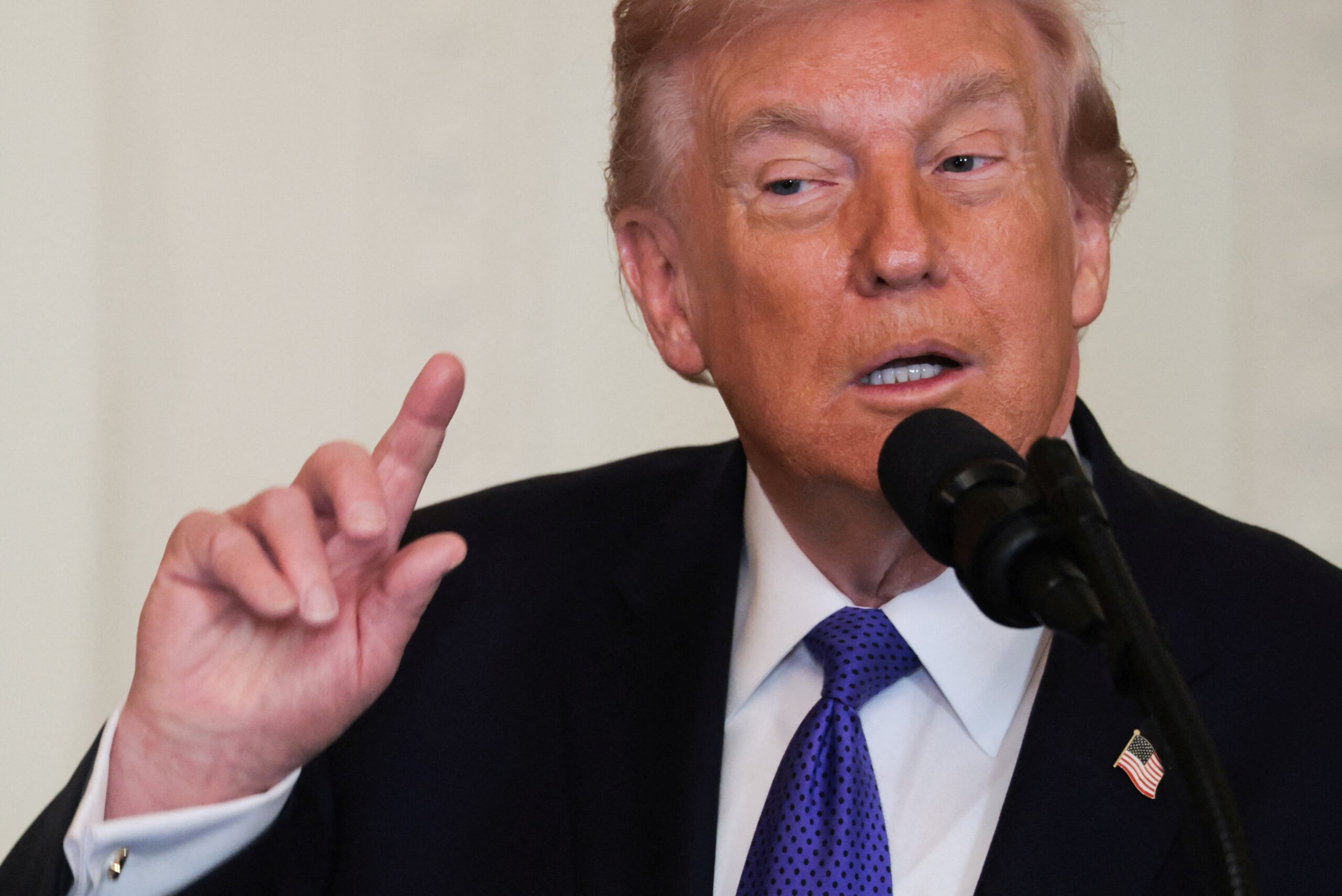 Trump admite falta de ‘armamento de ponta’, mas diz que EUA têm suprimentos para ‘guerra para sempre’