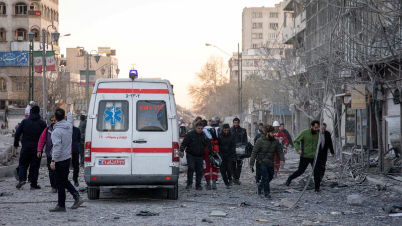 EUA atacam Irã pelo ar e pelo mar; iranianos reagem enquanto escolhem novo aiatolá: em que pé está a guerra