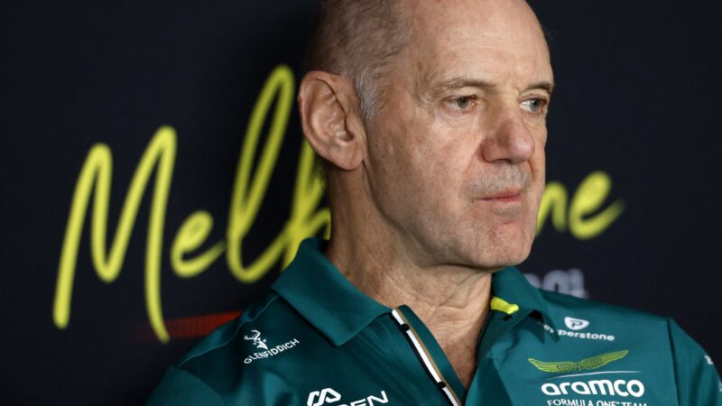 Newey detalha falta de peças da Aston Martin: “Só sobraram duas baterias”
