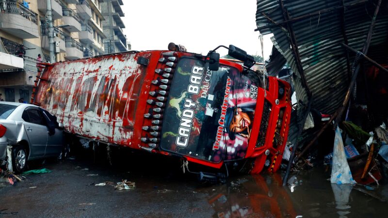 Enchente mata ao menos 10 pessoas e deixa rastro de destruição em Nairóbi; veja FOTOS