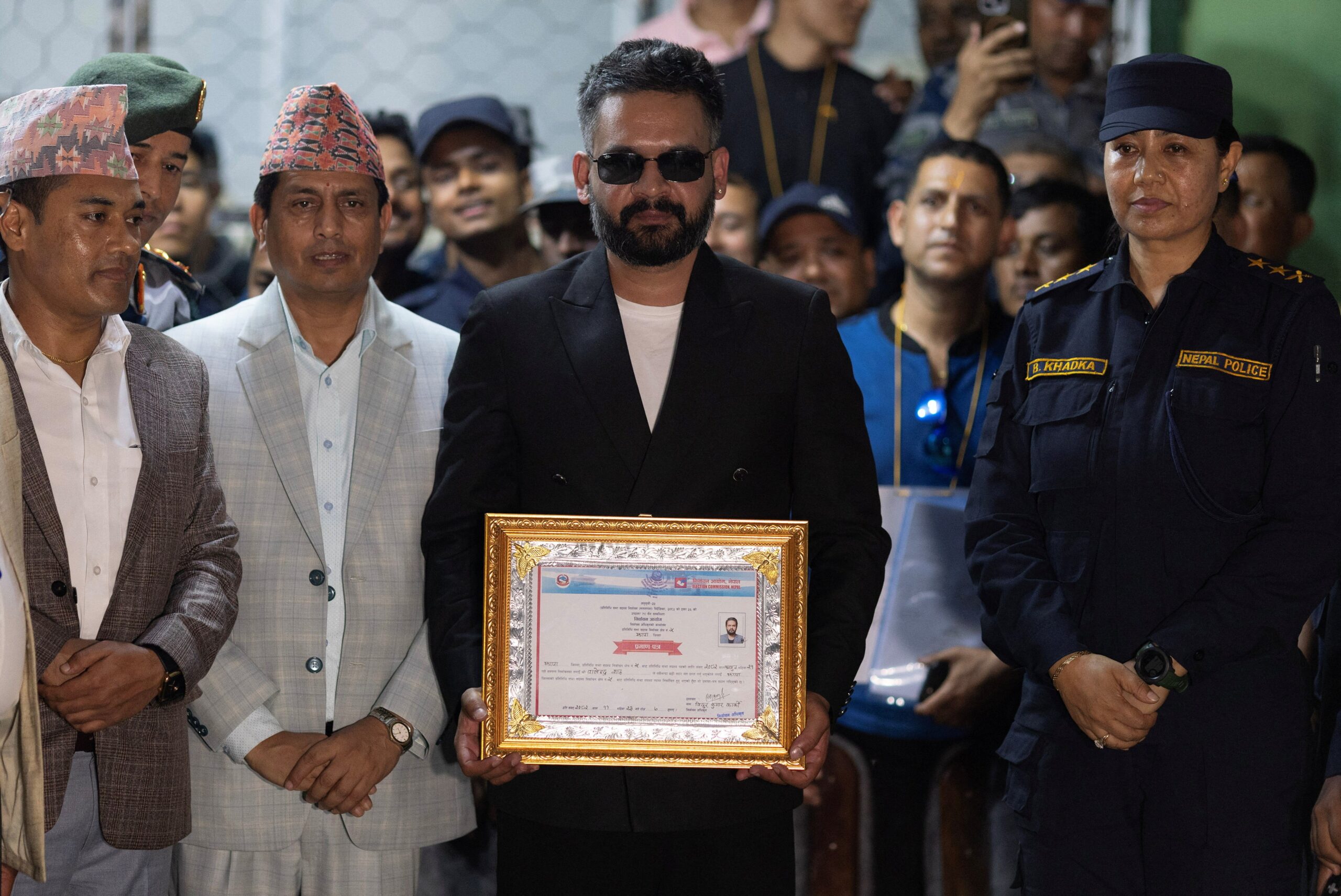 Rapper que se tornou político vence as eleições no Nepal após manifestações da ‘Geração Z’