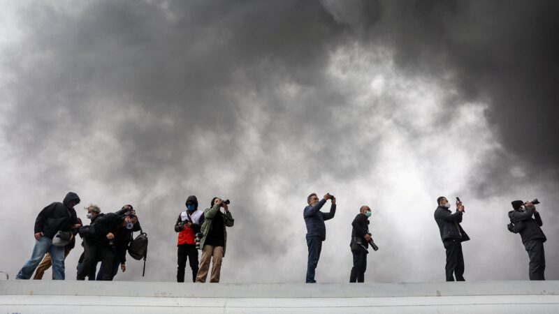 É #FAKE foto de aviões militares pintados em chão de aeroporto para servir de ‘isca’ no Irã; cena foi criada com inteligência artificial