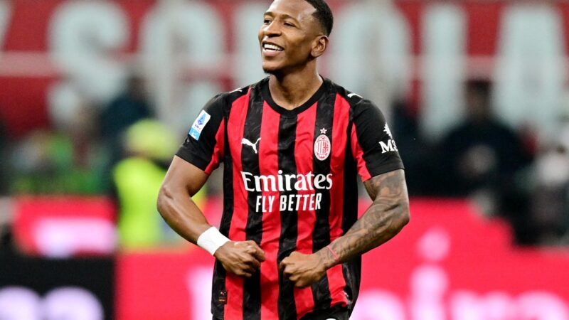 Milan vence a Inter de Milão e diminui a diferença na briga pelo título do Italiano