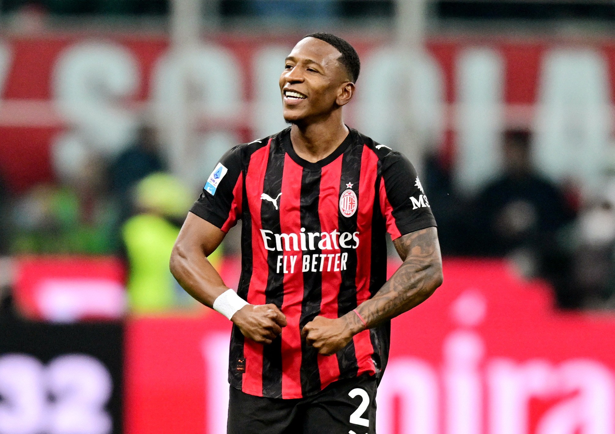 Milan vence a Inter de Milão e diminui a diferença na briga pelo título do Italiano