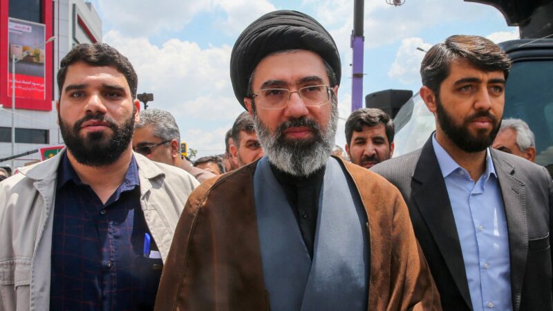 Mojtaba Khamenei, novo líder supremo do Irã, escapou da morte ‘por segundos’ em bombardeio que matou seu pai, diz jornal