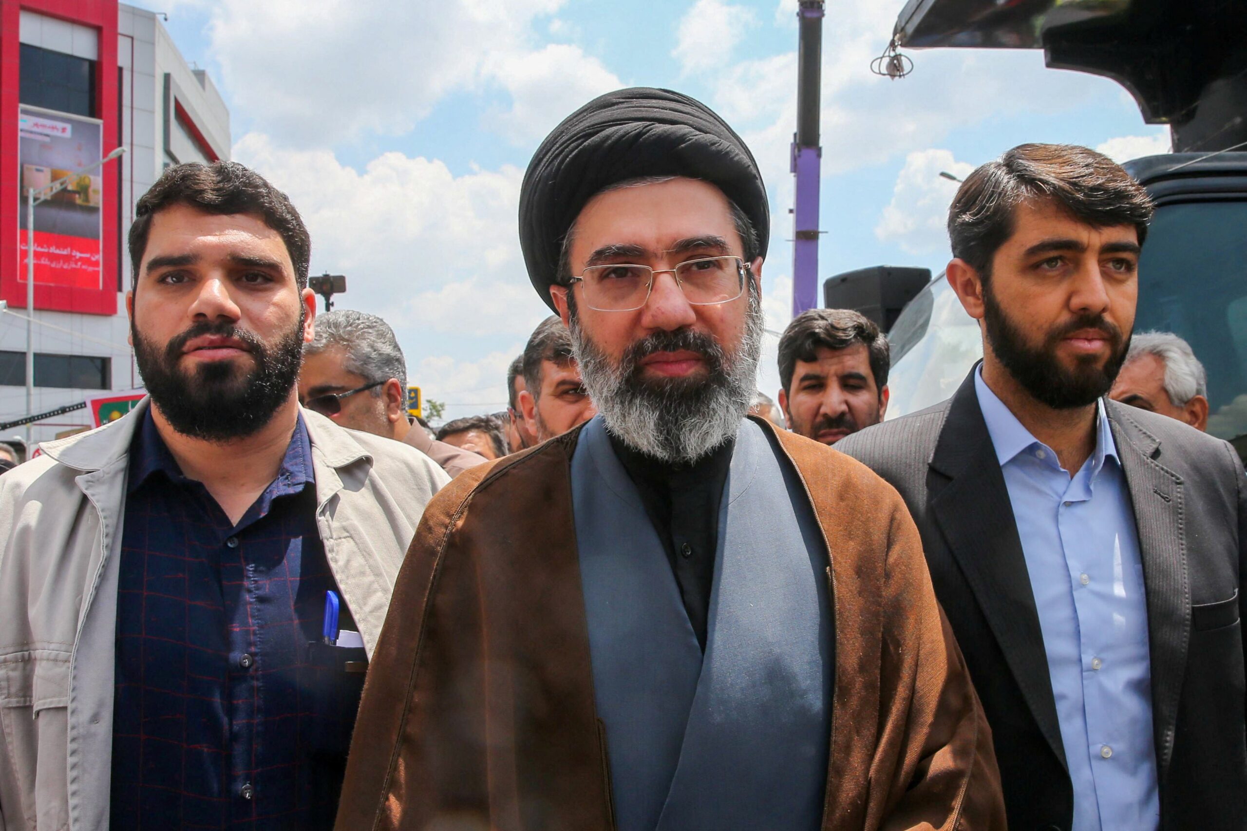 Mojtaba Khamenei, novo líder supremo do Irã, escapou da morte ‘por segundos’ em bombardeio que matou seu pai, diz jornal