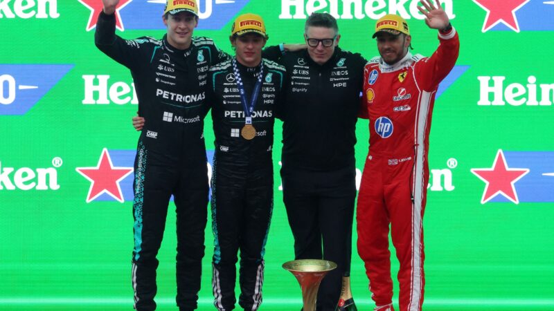 Chefe da Mercedes cita emoção rara em pódio com estrelas da equipe