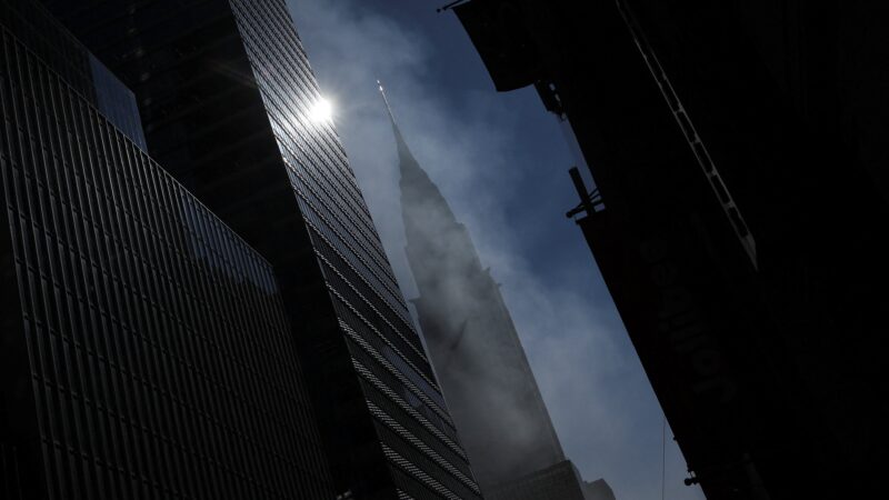 Incêndio atinge prédio em Nova York próximo à rua da Parada de Saint Patrick’s Day