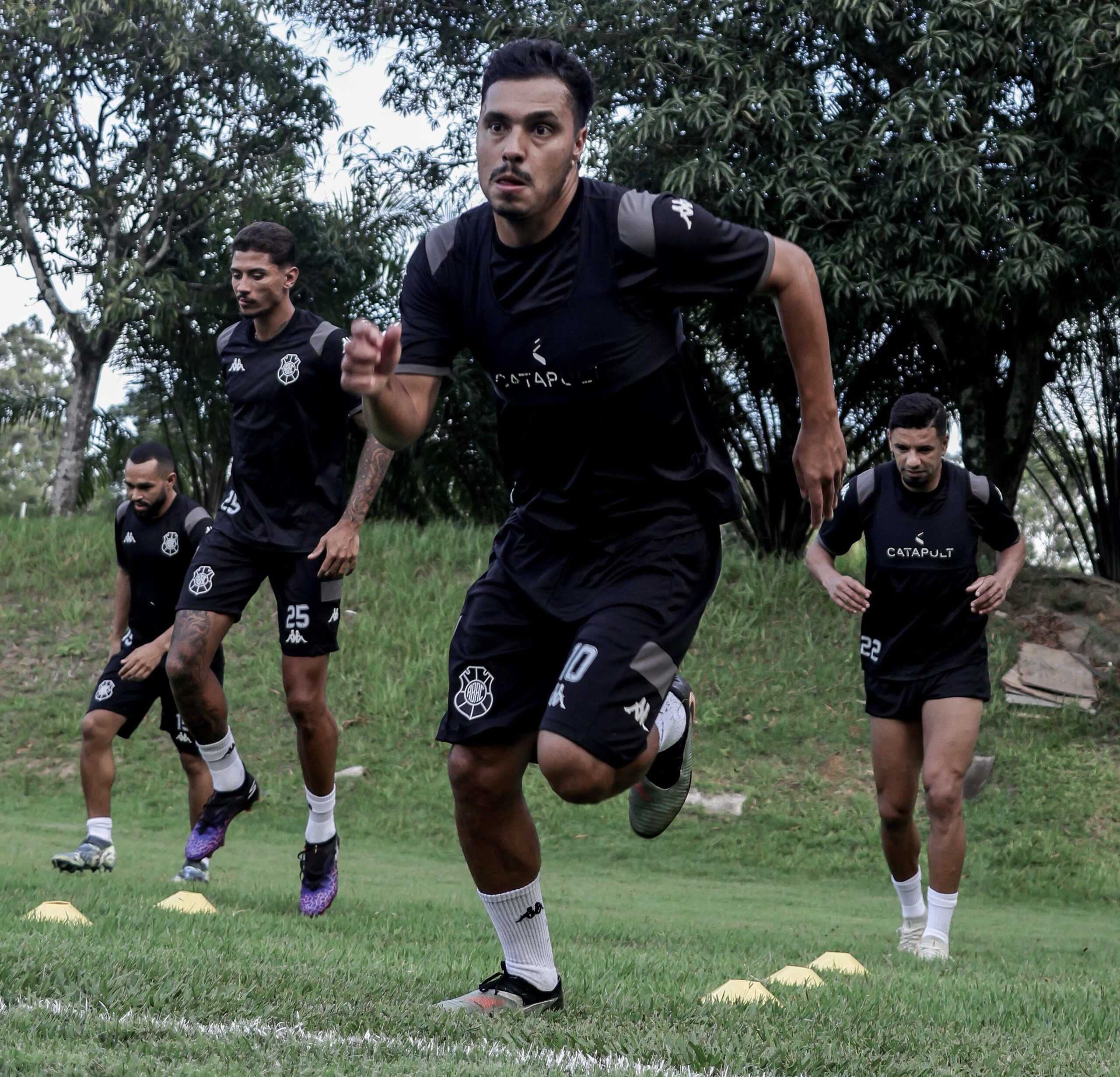 Técnico do Rio Branco-ES prega respeito diante sub-20 do Vila Nova, na estreia da Copa Verde