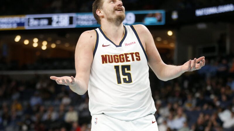 Nikola Jokic obtém “triplo-duplo do mal” com recorde de erros em derrota do Denver Nuggets na NBA