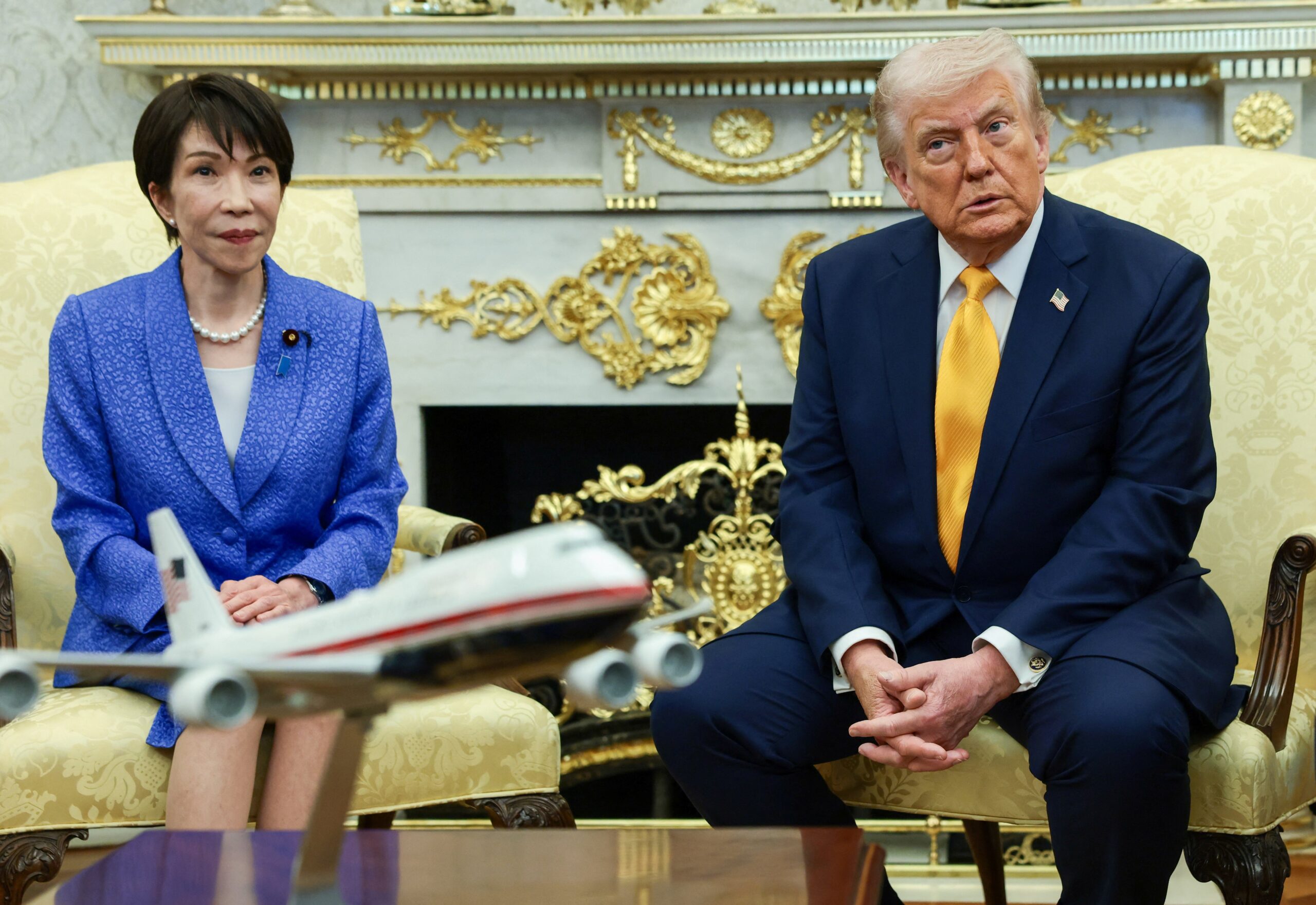 ‘Por que vocês não nos avisaram sobre Pearl Harbor?’, diz Donald Trump em encontro com a primeira-ministra do Japão
