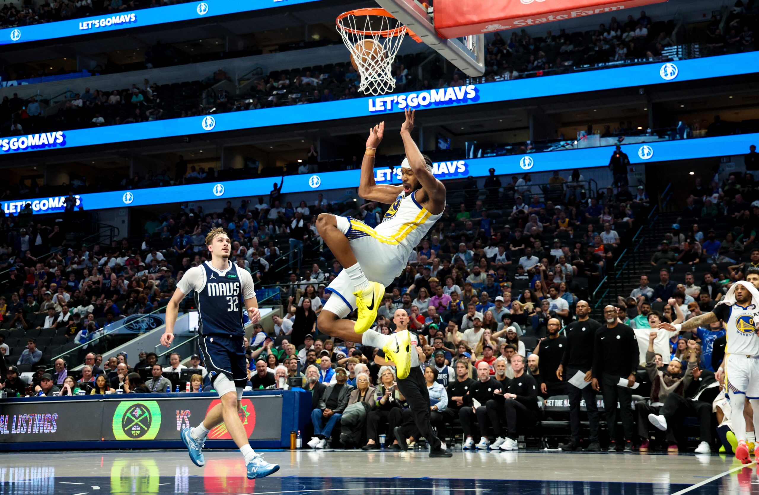Moses Moody desloca o joelho em lesão bizarra e deixa a quadra de maca na NBA; imagens fortes