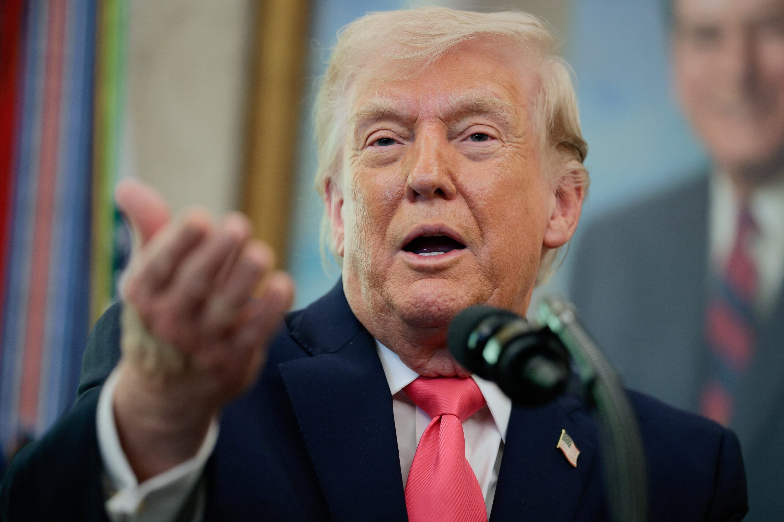 Trump diz que EUA estão em ‘negociações sérias’ para encerrar guerra no Irã, mas faz nova ameaça