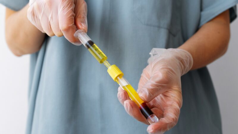 Até R$ 3,1 mil por mês: como americanos transformam o próprio sangue em renda extra