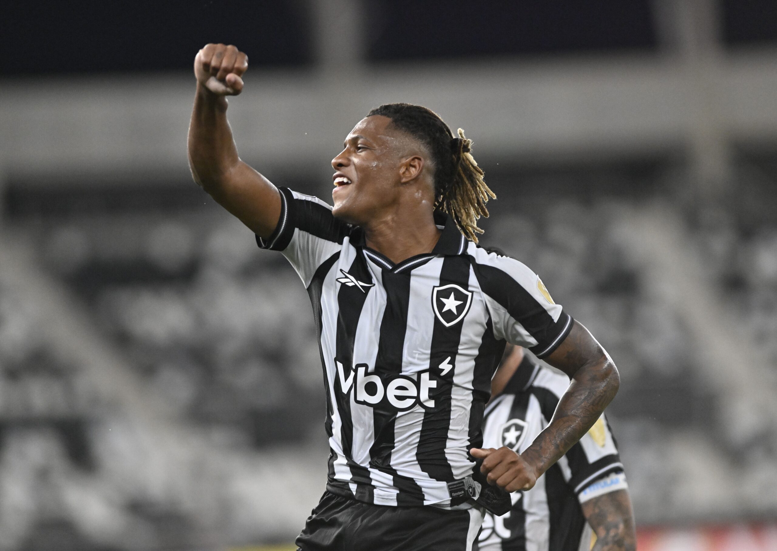 Danilo, do Botafogo, comenta possibilidade de atuar como segundo volante na Seleção: “Me sinto à vontade”