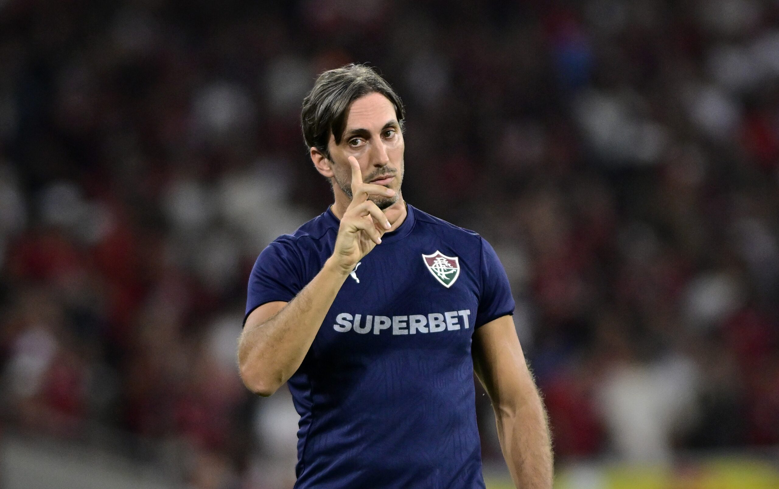 Zubeldía, do Fluminense, revela ter procurado psicólogo para controlar expulsões