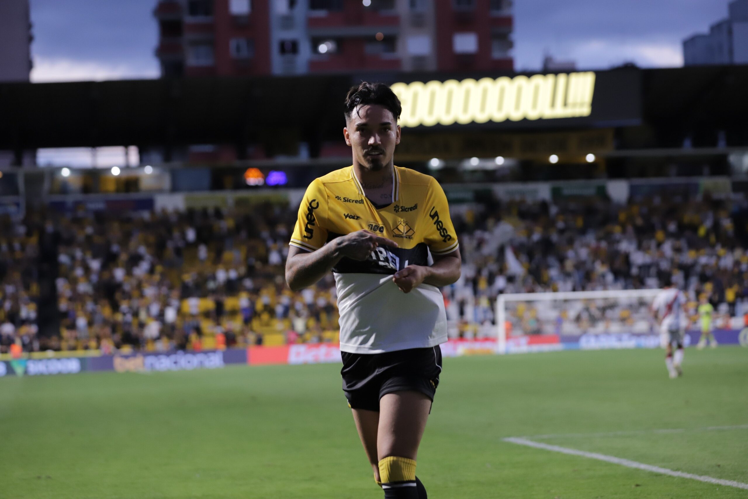 Titular do Criciúma sofre lesão e deve ser desfalque nas primeiras rodadas da Série B