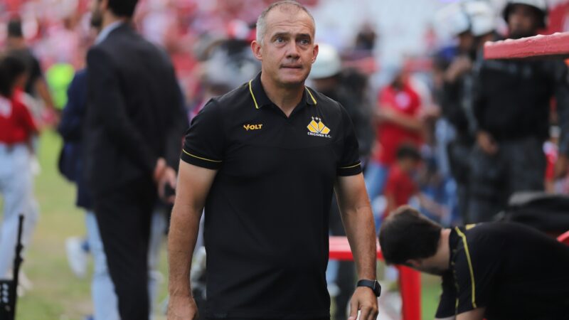 Técnico Eduardo Baptista recebe contato do Sport, mas segue no Criciúma para a Série B
