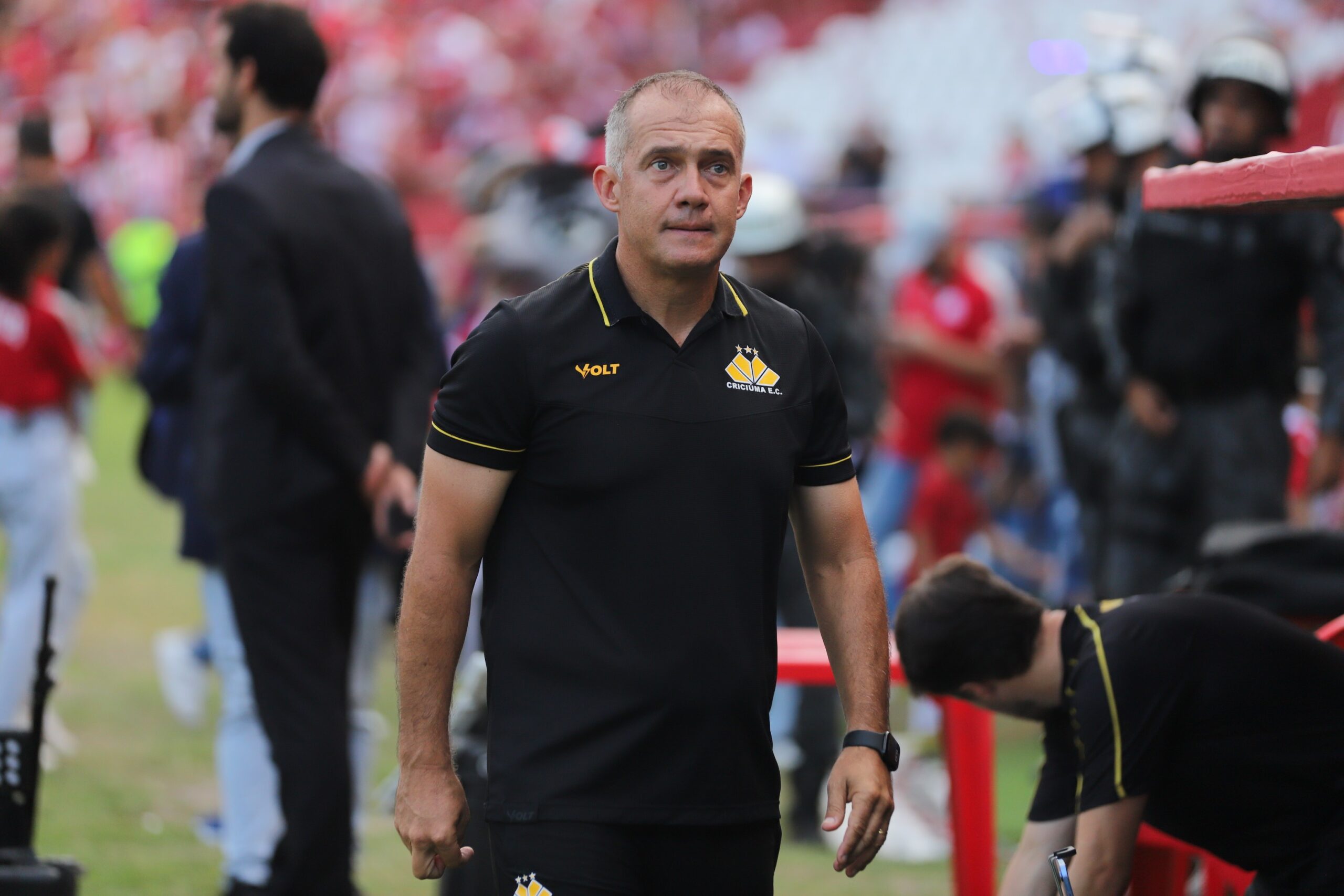 Técnico Eduardo Baptista recebe contato do Sport, mas segue no Criciúma para a Série B