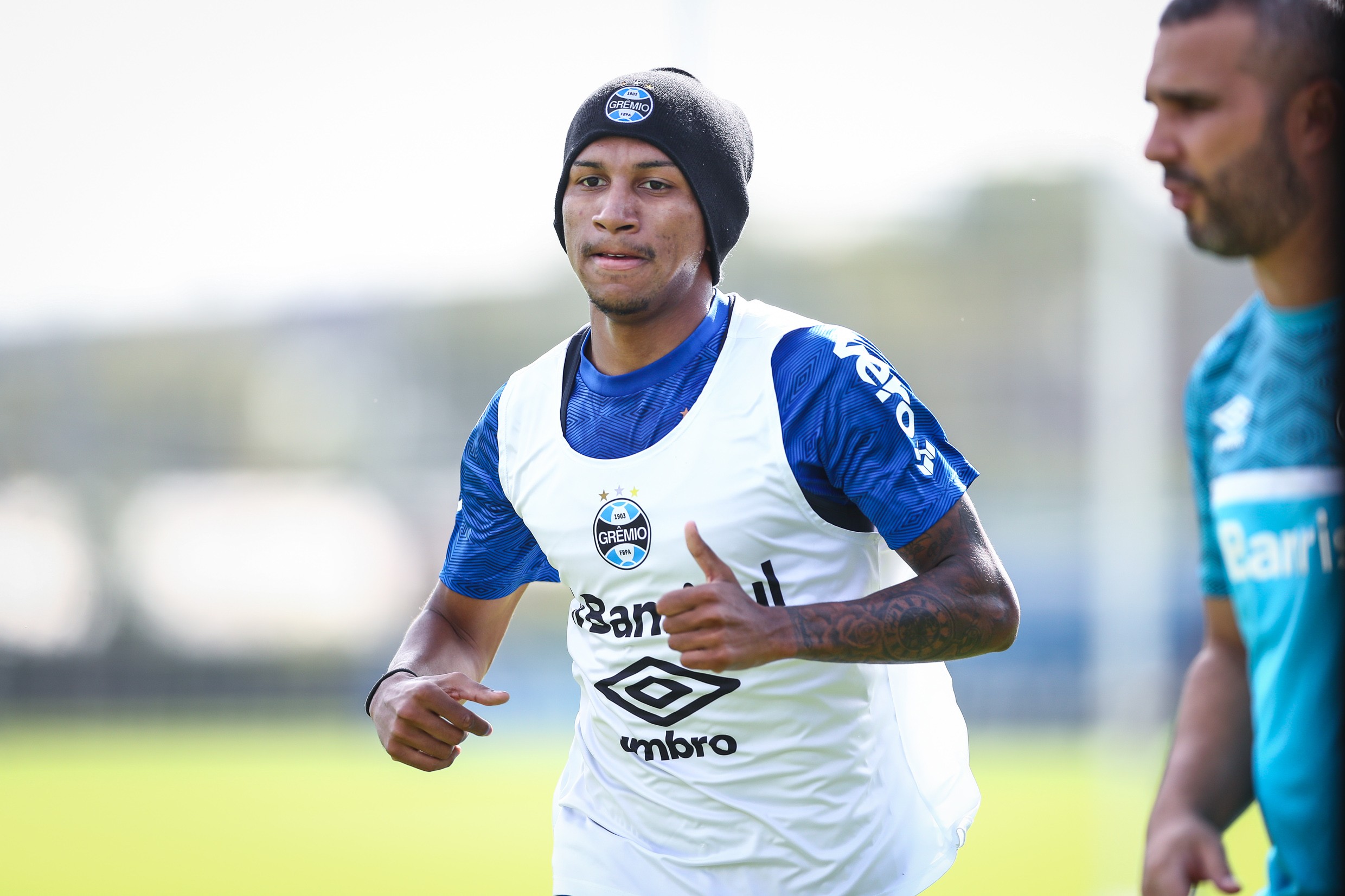 Athletic contrata Léo Chú, cria do Grêmio que estava no futebol português