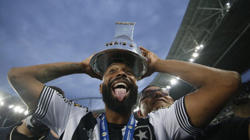 Meia ex-Botafogo e Cruzeiro é anunciado por time da Kings League