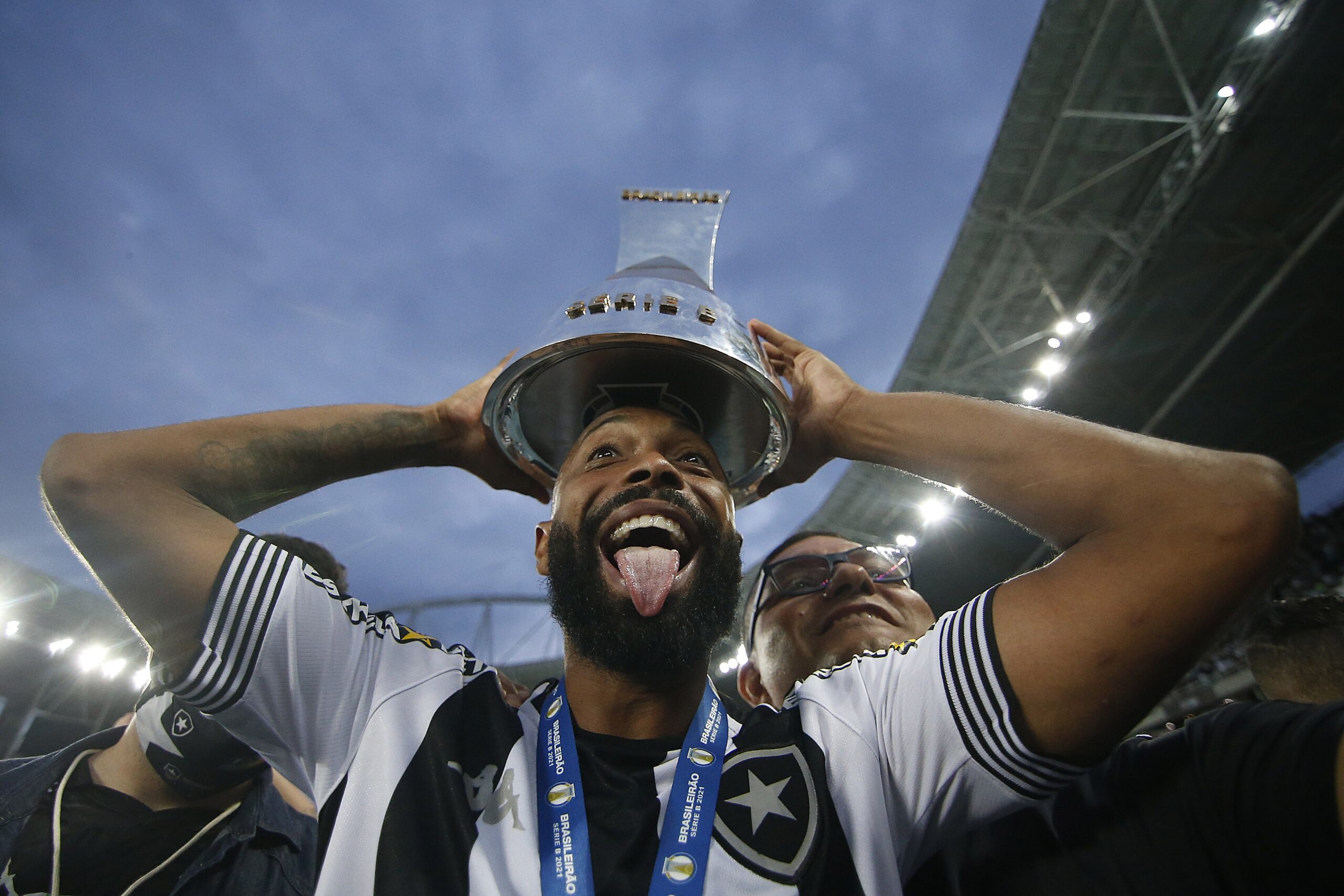 Meia ex-Botafogo e Cruzeiro é anunciado por time da Kings League