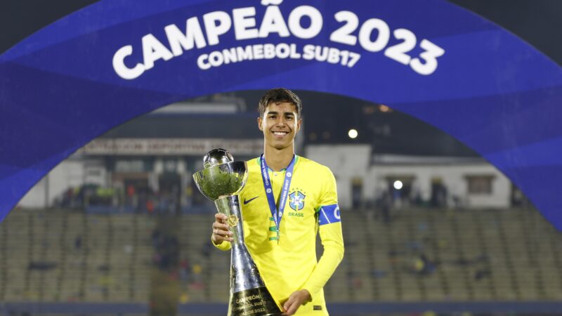 Era madrugada quando Vitor Reis acordou com a ligação: “Precisava me apresentar à Seleção”