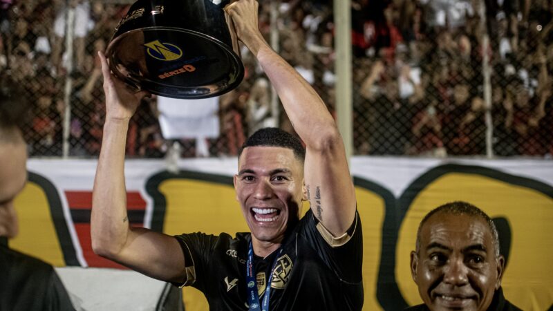 Ponte acerta com o volante Léo Gomes, ex-Vitória e Athletico-PR