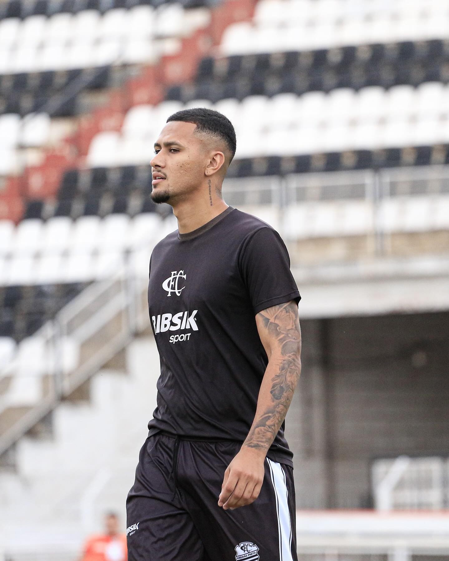 Zagueiro do Comercial rompe ligamentos do joelho e perde temporada