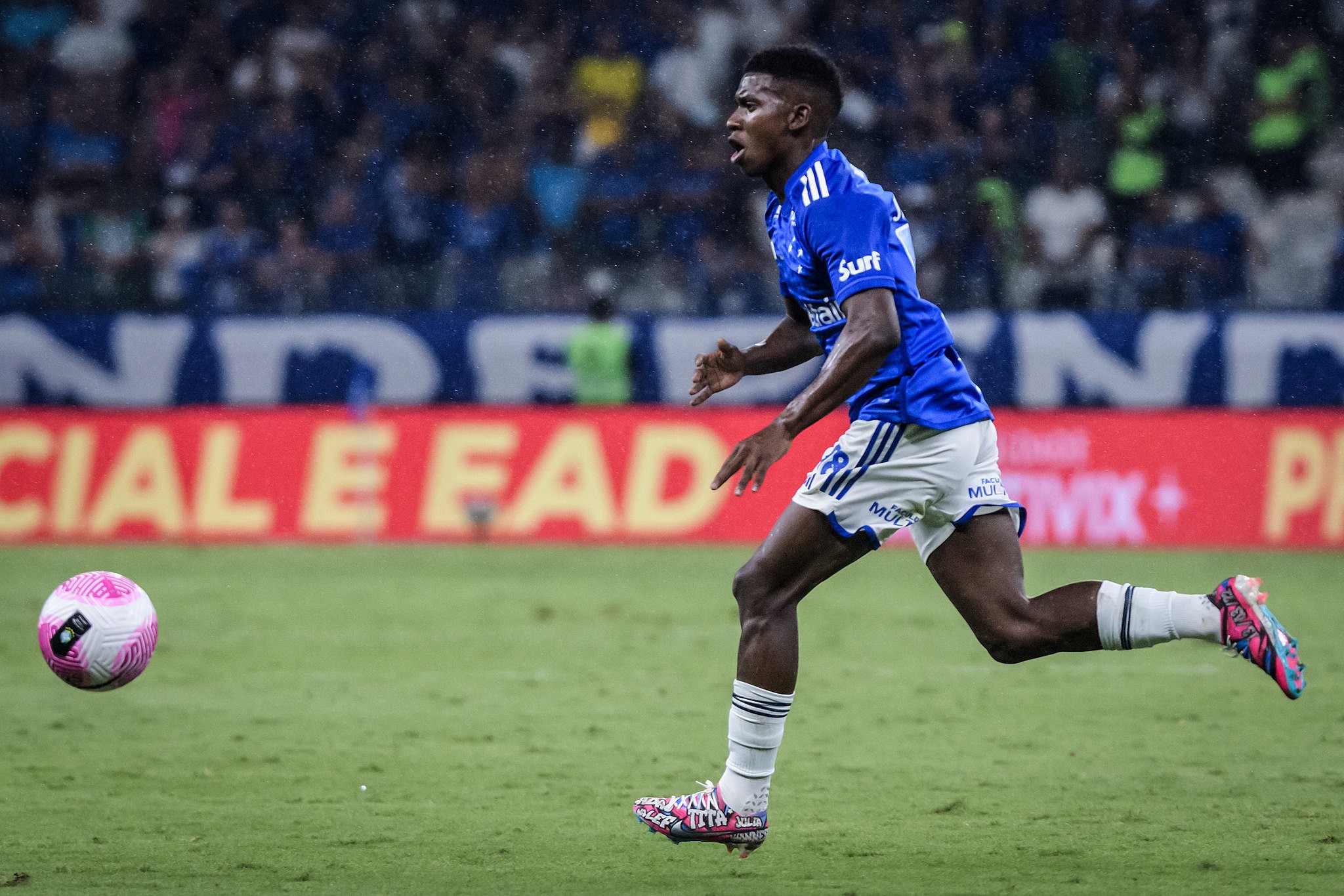 Fora dos planos de Tite, volante do Cruzeiro assina com o ABC