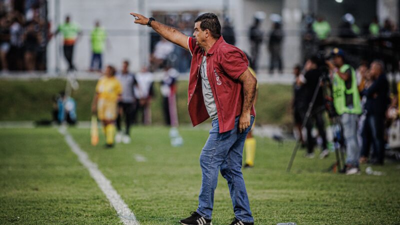 Diretoria do CSA contrata o técnico Moacir Júnior