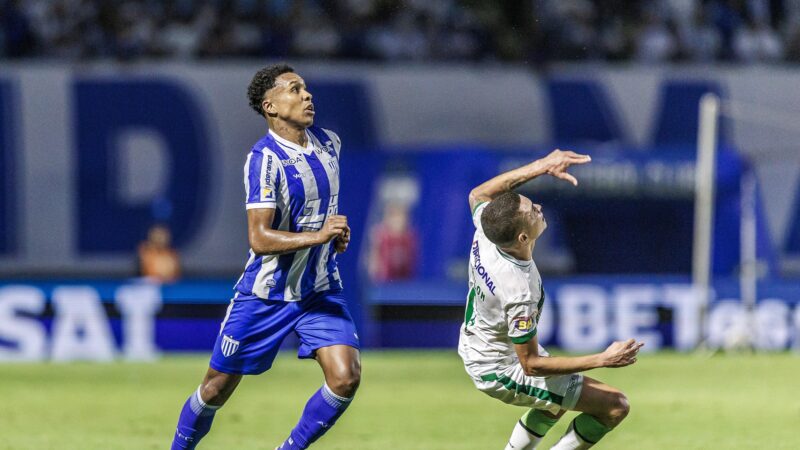 Avaí estende o contrato do lateral-esquerdo Quaresma