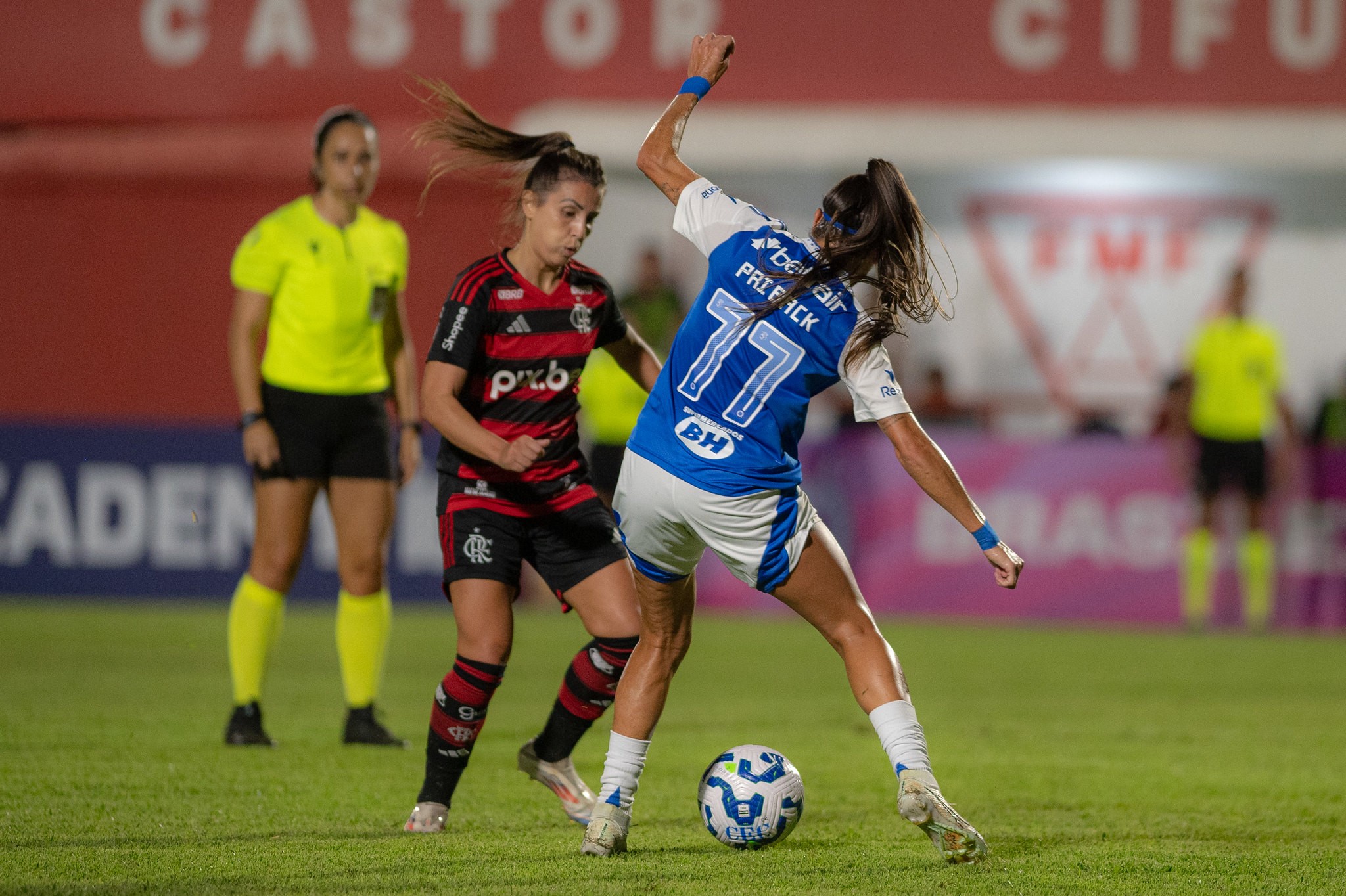Flamengo x Cruzeiro pelo Brasileiro Feminino: onde assistir ao vivo e horário