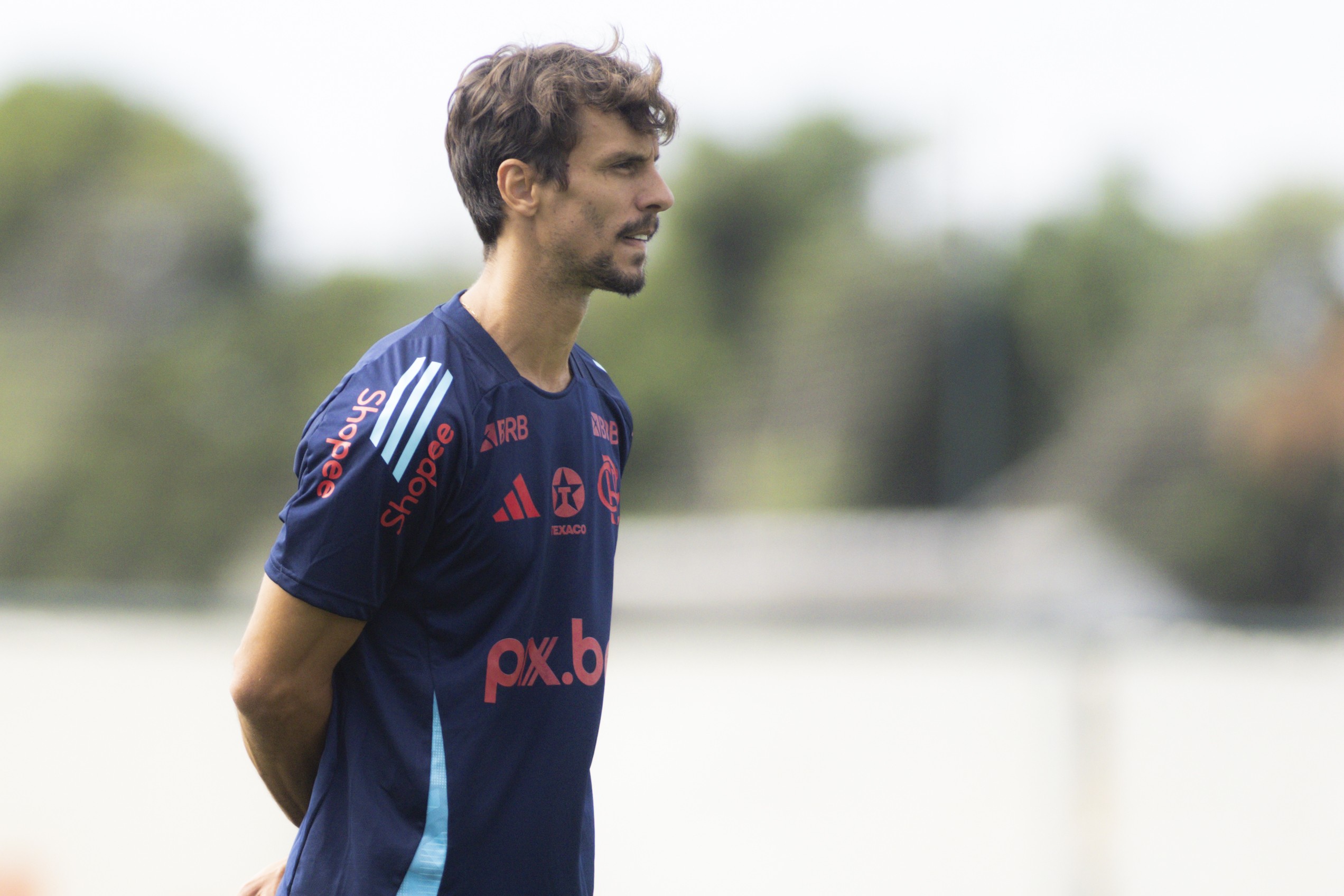 Rodrigo Caio pede demissão e também deixa o Flamengo após saída de Filipe Luís
