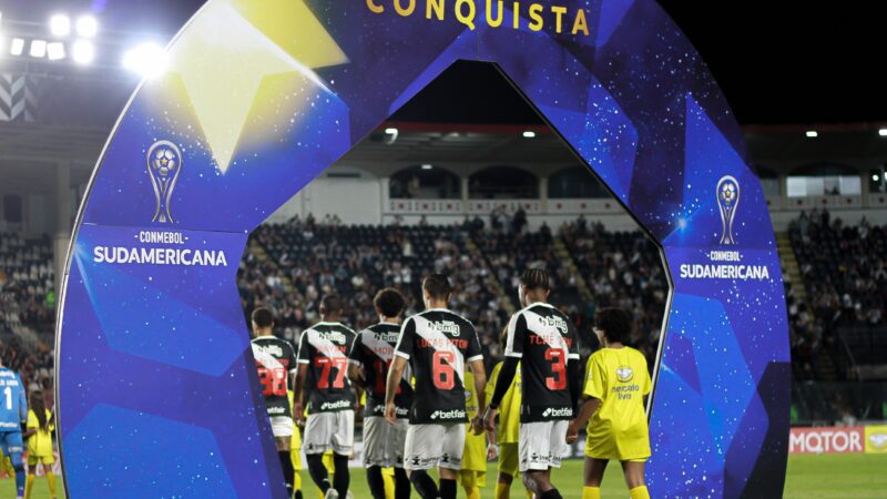 Vasco debate se usará time titular na estreia na Sul-Americana na Argentina