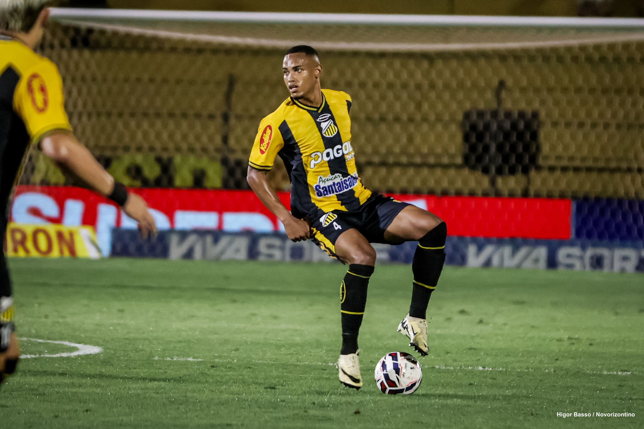 Diretor do Vitória explica negociações frustradas por Wagner Leonardo e atleta do Novorizontino