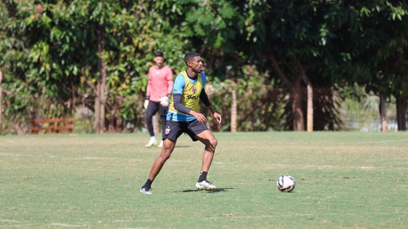 Negociação de Vilar com Botafogo-SP tem reviravolta e zagueiro deve renovar contrato